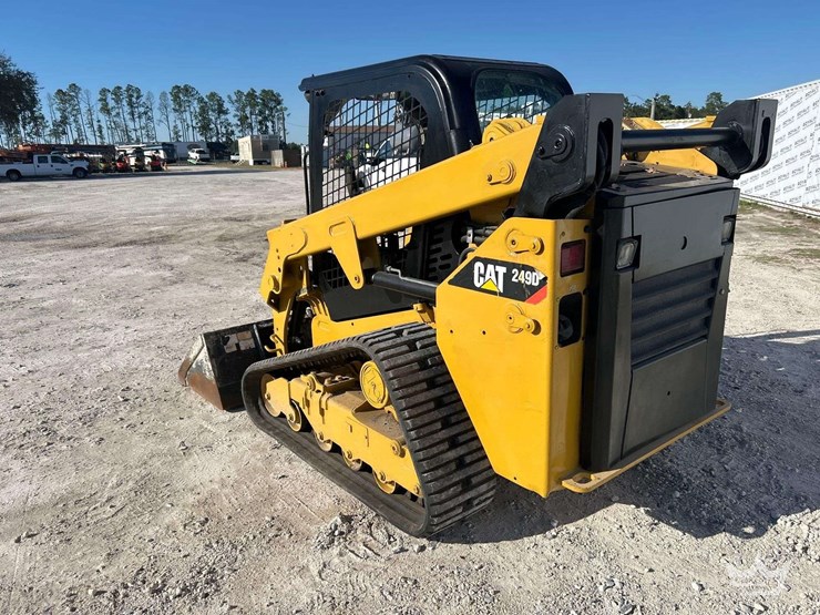 2017-caterpillar-249d-compact-track-loader-skid-steer-image-4
