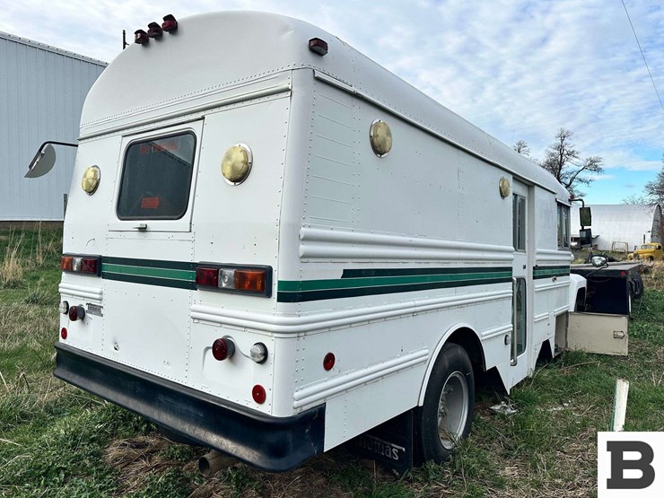 1988-ford-b700-image-3