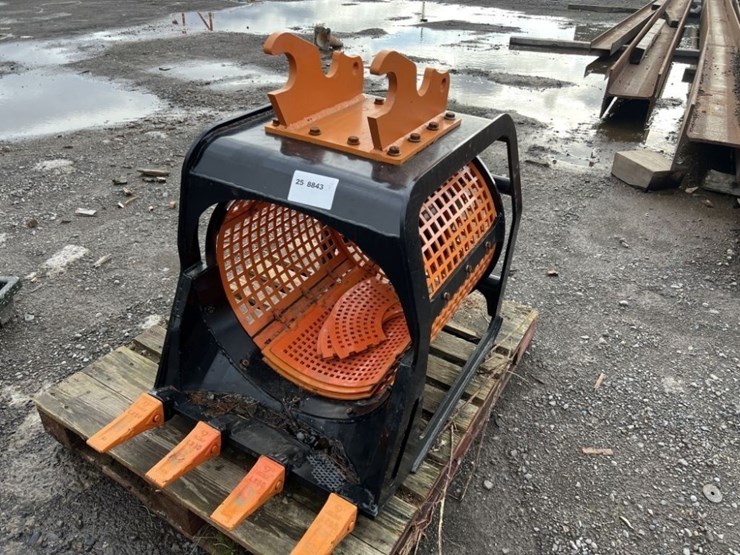 22"-rock-screening-bucket-w/2-screens-image-1