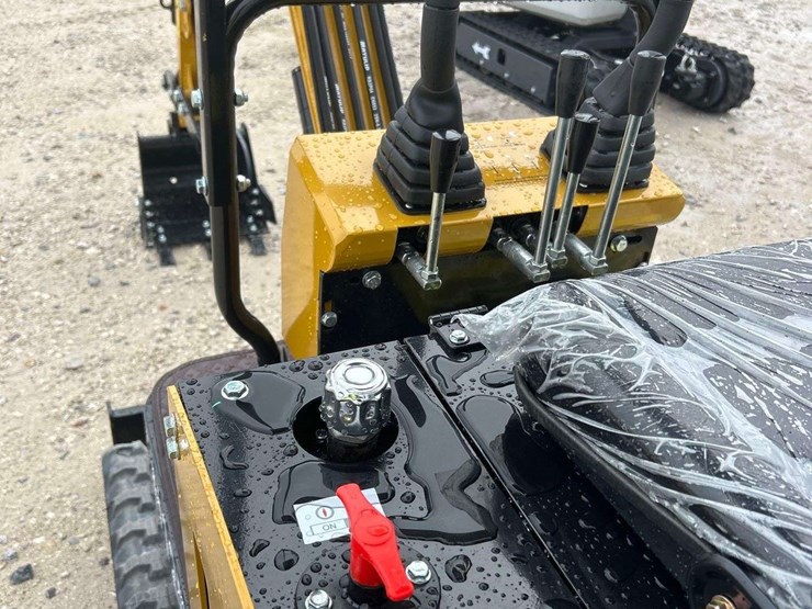 unused-2025-cfg-industrial-h15r-mini-excavator-image-8