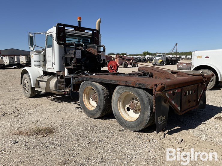 peterbilt-388-image-7