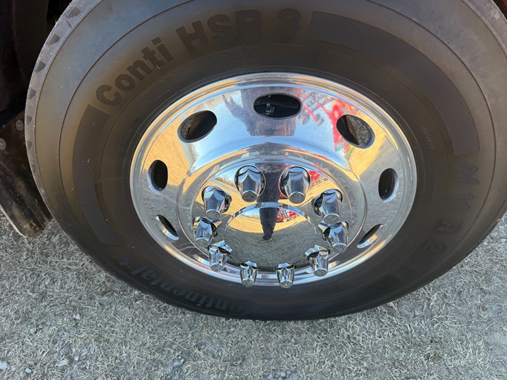 peterbilt-589-image-39