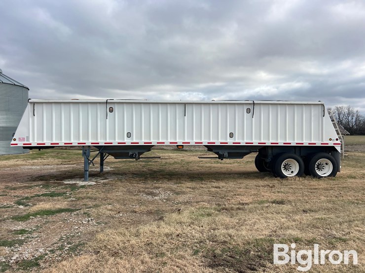 2011-neville-trailer-image-8