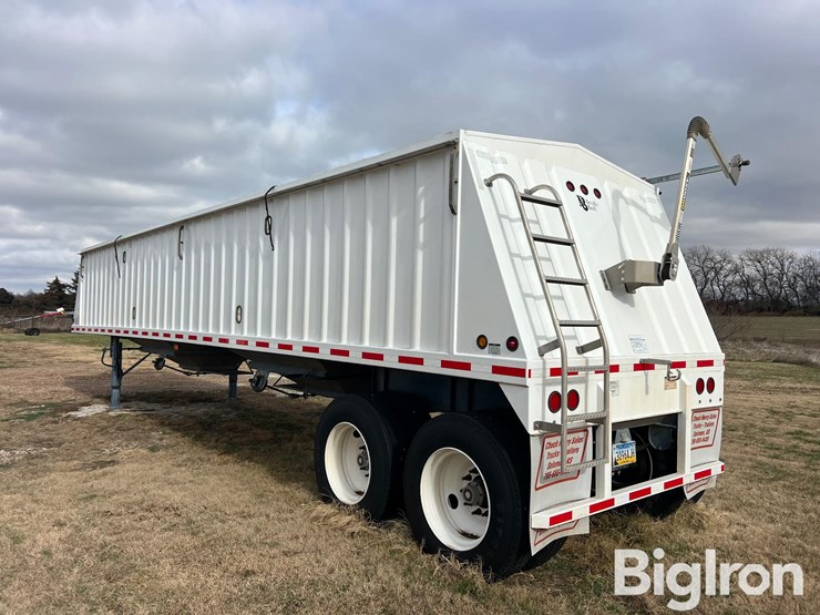 2011-neville-trailer-image-7