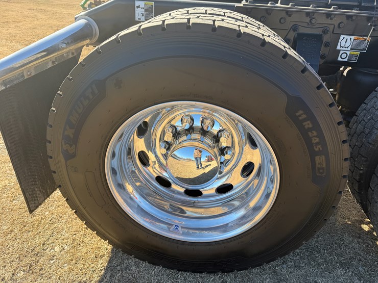 peterbilt-589-image-50