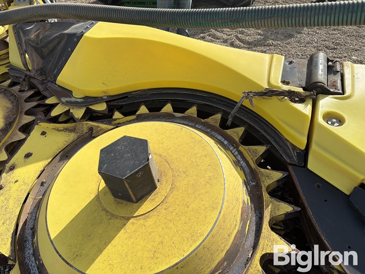 2022-john-deere-772-image-16