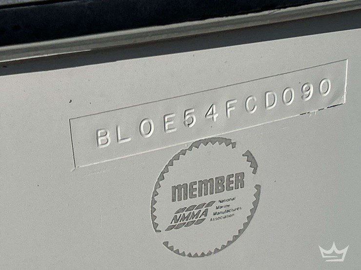 1990-bayliner-19ft-trophy-center-console-boat-w/-s/a-20ft-boat-trailer-image-4