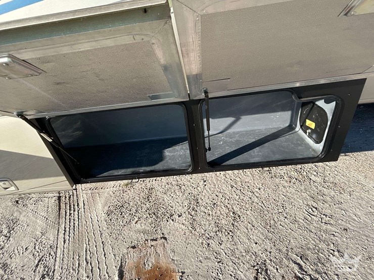 2008-freightliner-allegro-bay-class-a-motorhome-image-23