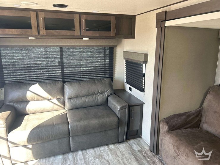 2022-transcend-xplor-245rl-30ft.-t/a-travel-trailer-image-11