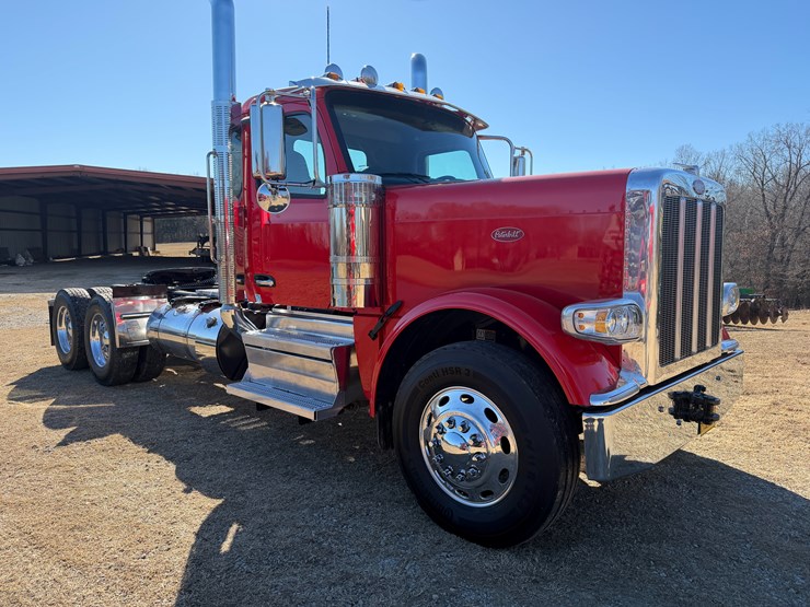 peterbilt-589-image-2