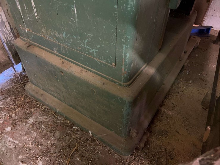 contents-of-wood-working-room-image-48