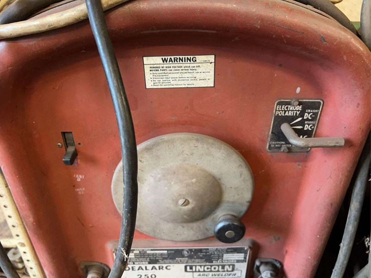 lincoln-arc-welder-and-welding-supplies-image-4