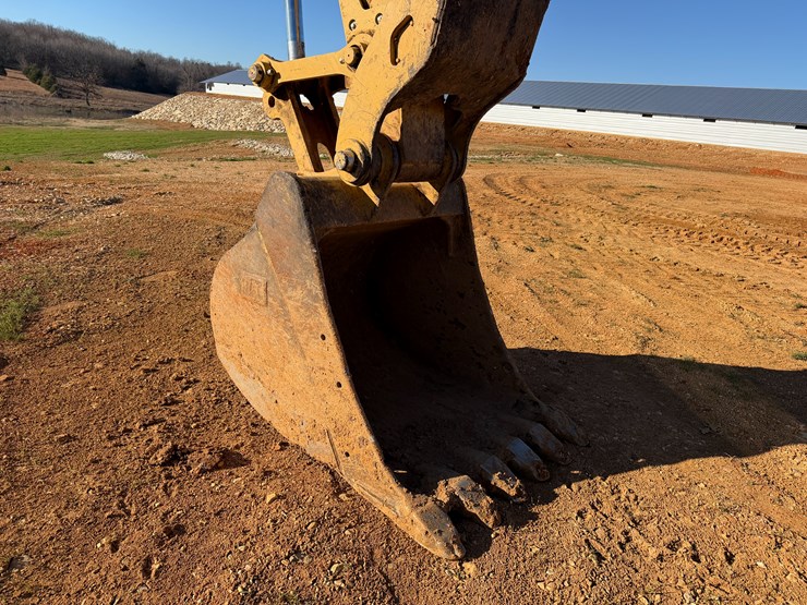 caterpillar-320-image-12