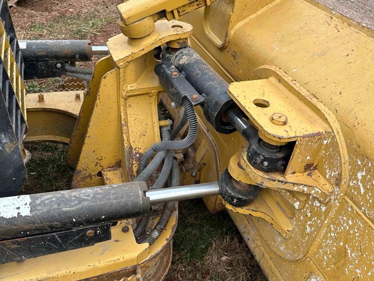 2015-caterpillar-d5k2-lgp-image-5