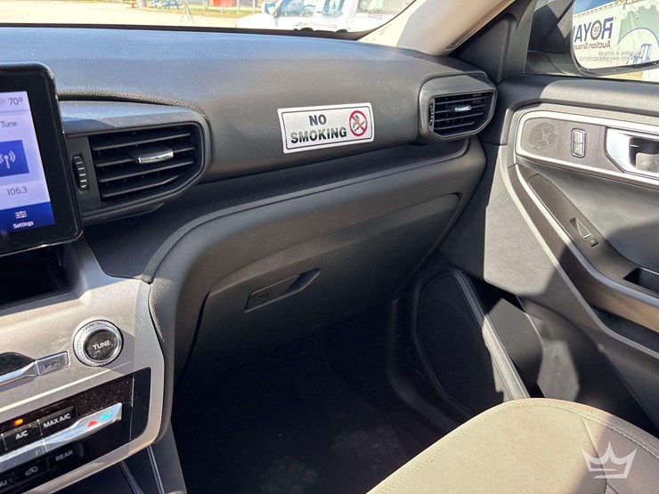 2022-ford-explorer-image-18