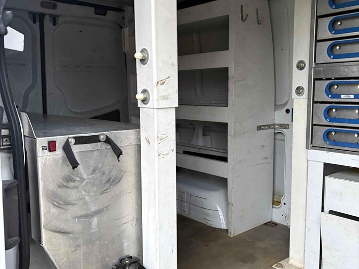 2013-mercedes-benz-bucket-truck-image-12