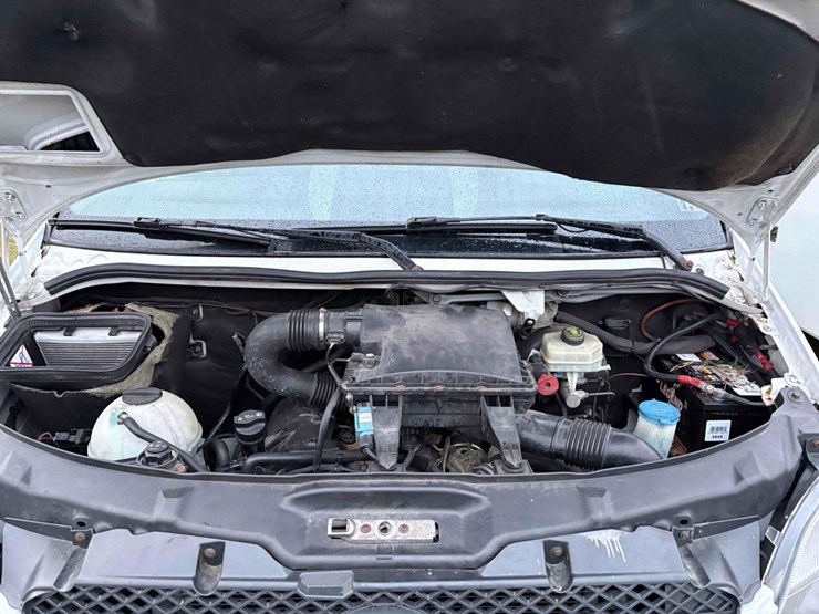 2013-mercedes-benz-bucket-truck-image-10