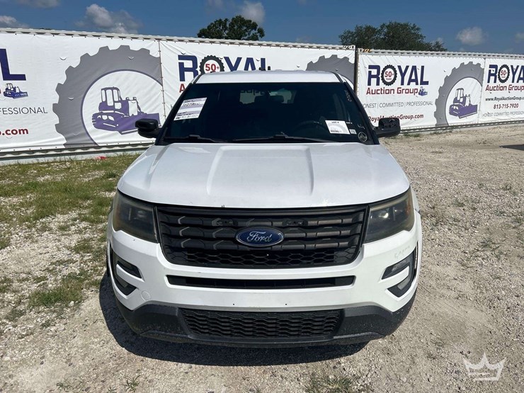 2017-ford-explorer-image-22