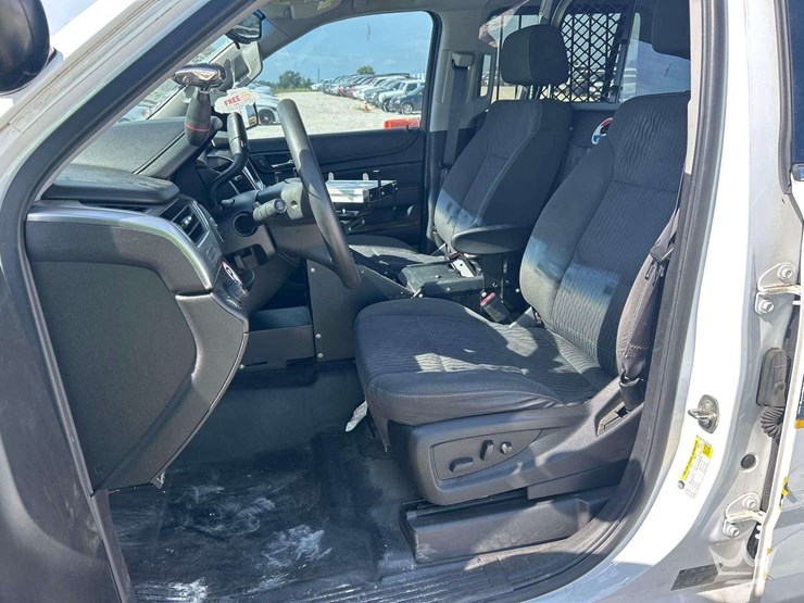 2016-chevrolet-tahoe-image-14