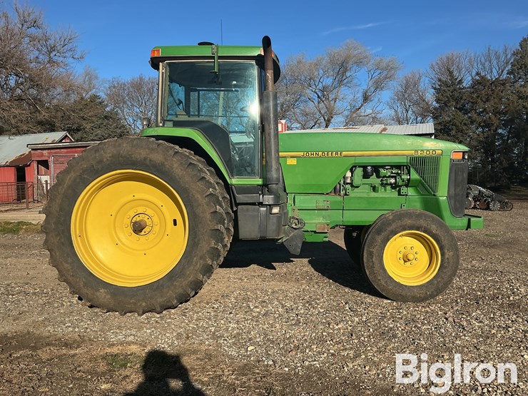 john-deere-8200-image-4