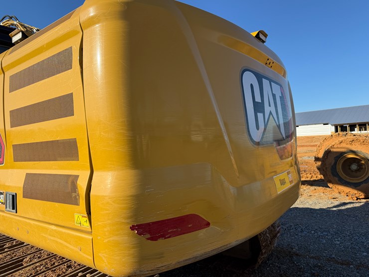 caterpillar-320-image-5