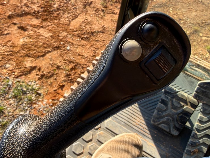 caterpillar-320-image-50