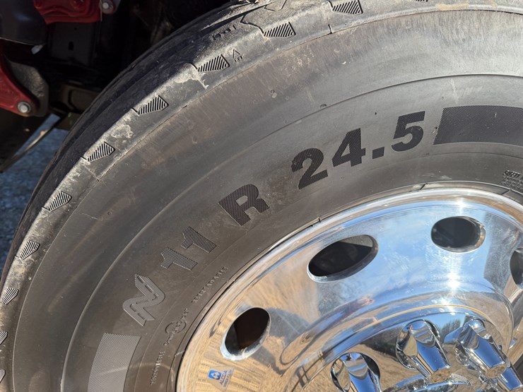 peterbilt-589-image-30