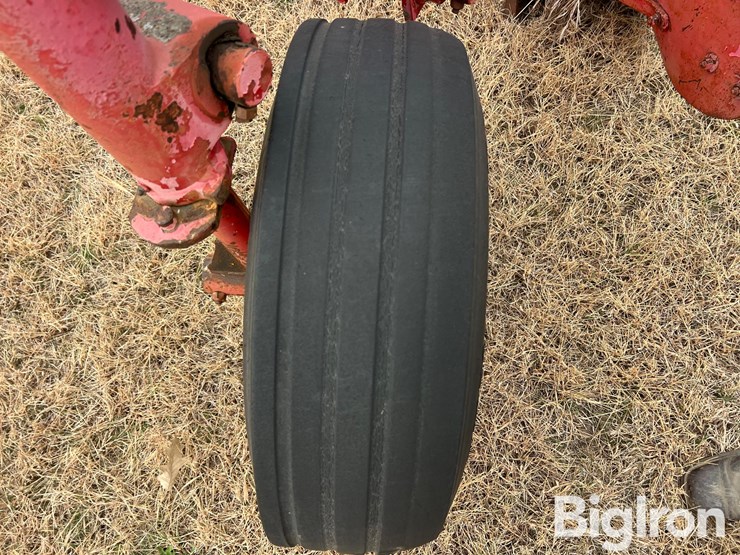 massey-ferguson-880-image-17