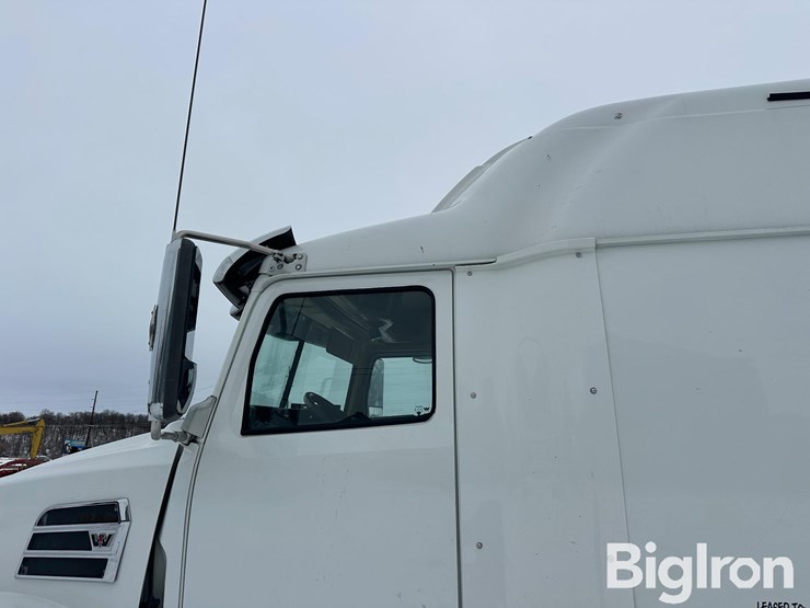 2016-western-star-5700xe-image-9