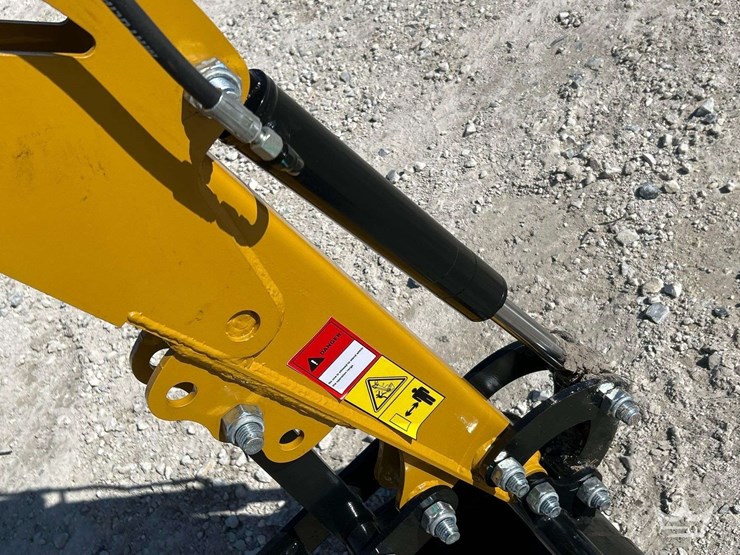 unused-2025-cfg-industrial-qh12r-mini-excavator-image-14