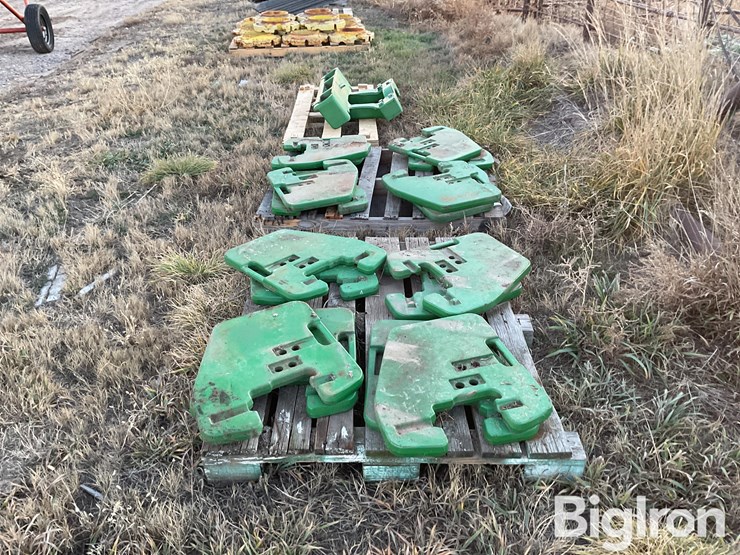 john-deere-suitcase-weights-&-bracket-image-9