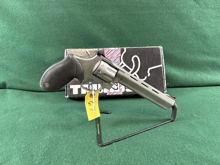 taurus-tracker-22lr-revolver-image-1