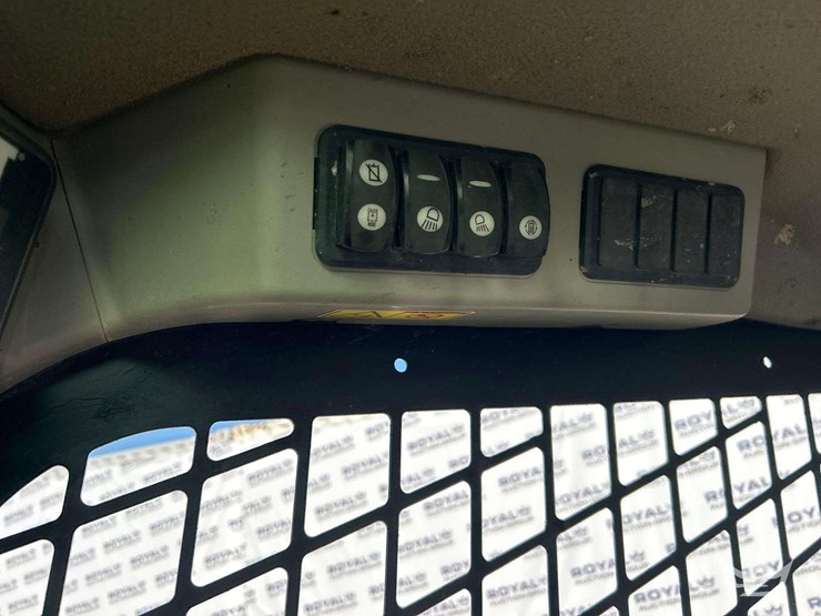 2017-caterpillar-249d-compact-track-loader-skid-steer-image-15