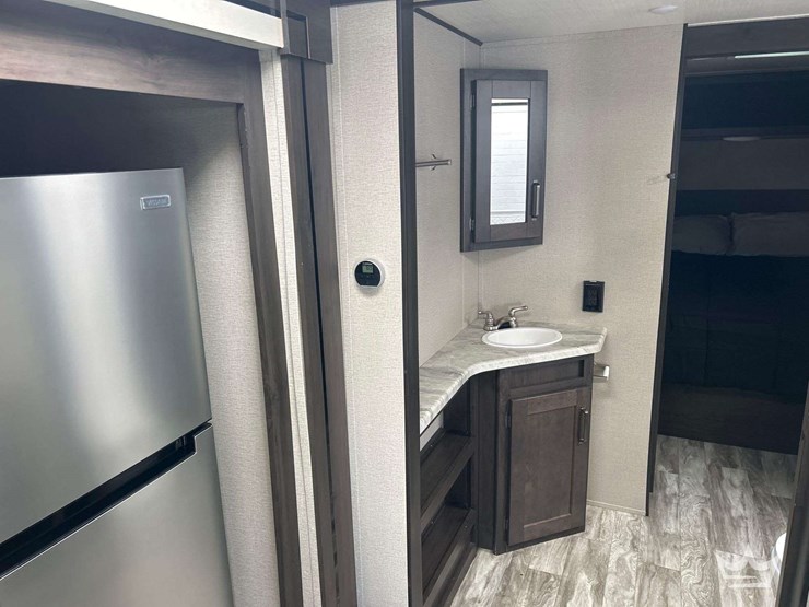 2022-transcend-xplor-245rl-30ft.-t/a-travel-trailer-image-15