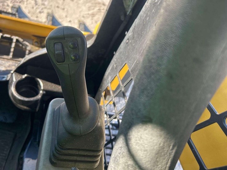 2019-caterpillar-239d3-image-16