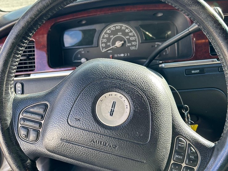 2003-lincoln-town-car-limo-image-22