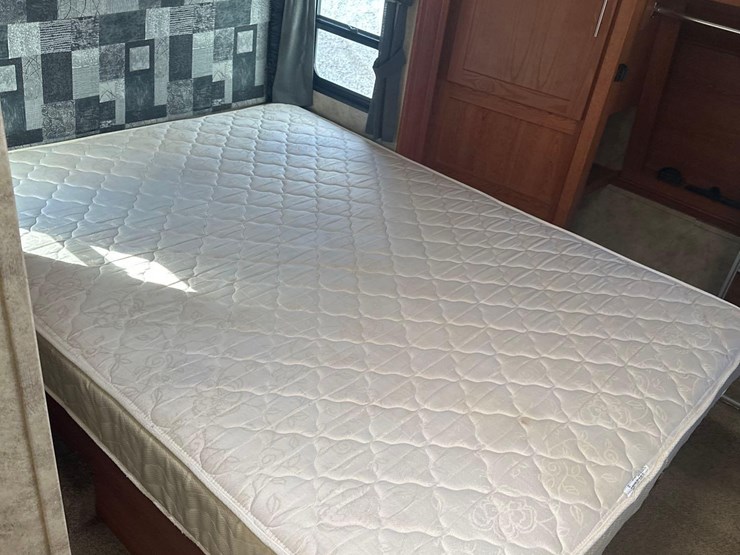 2009-fuzion-5th-wheel-camper/-toy-hauler-image-30