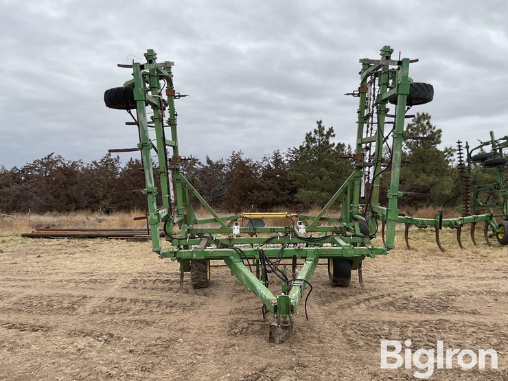 john-deere-rod-weeder-image-2