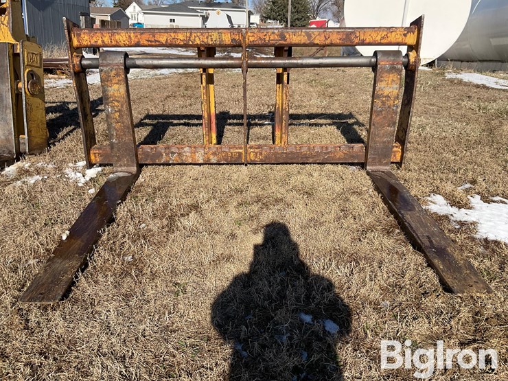 2009-caterpillar-60-image-2