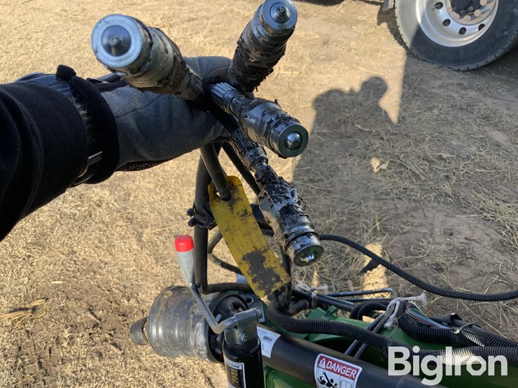 john-deere-560m-image-11