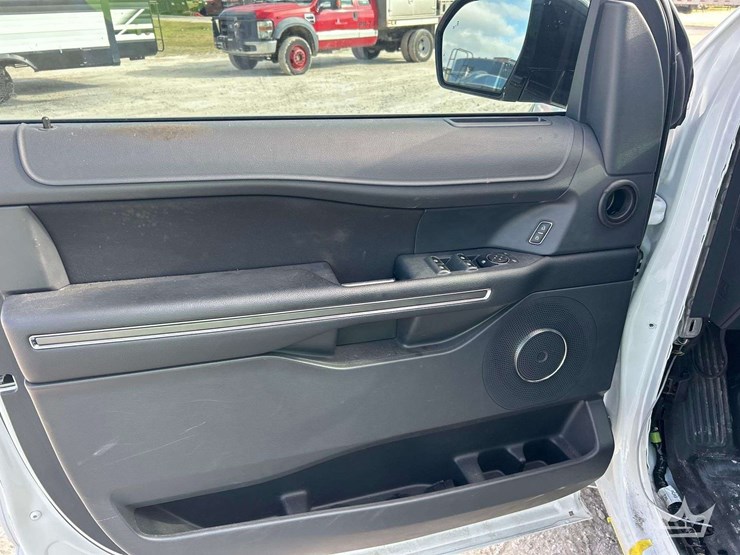 2023-ford-expedition-image-11