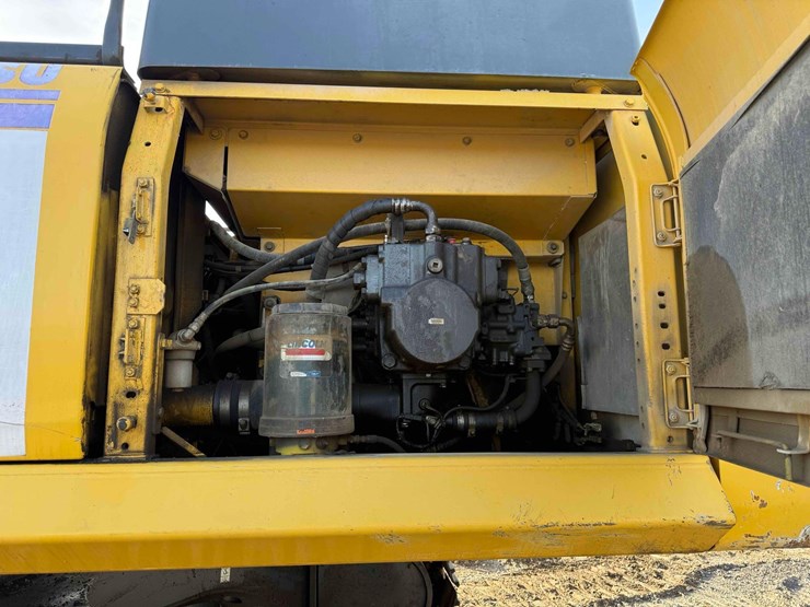 komatsu-pc490-lc-10-image-11