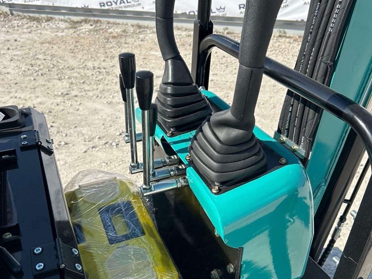 unused-2025-cfg-industrial-qh12r-mini-excavator-image-7