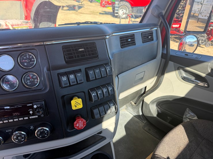 peterbilt-589-image-80