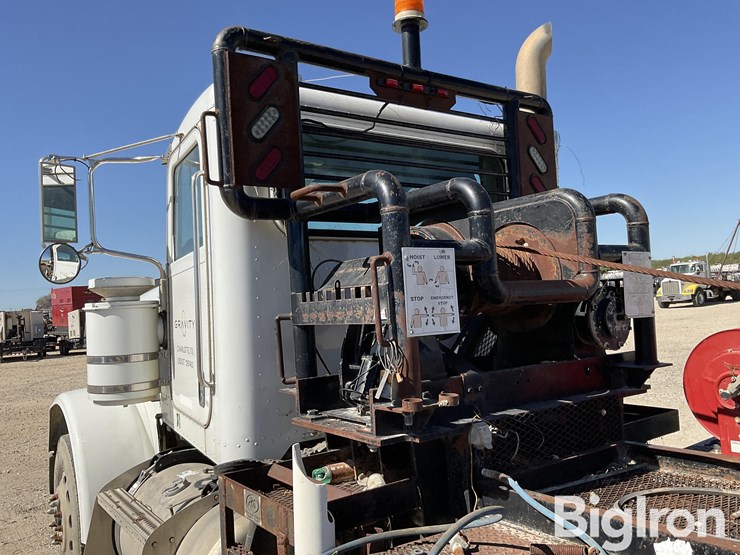 peterbilt-388-image-19