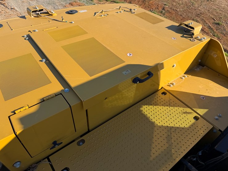 caterpillar-320-image-35