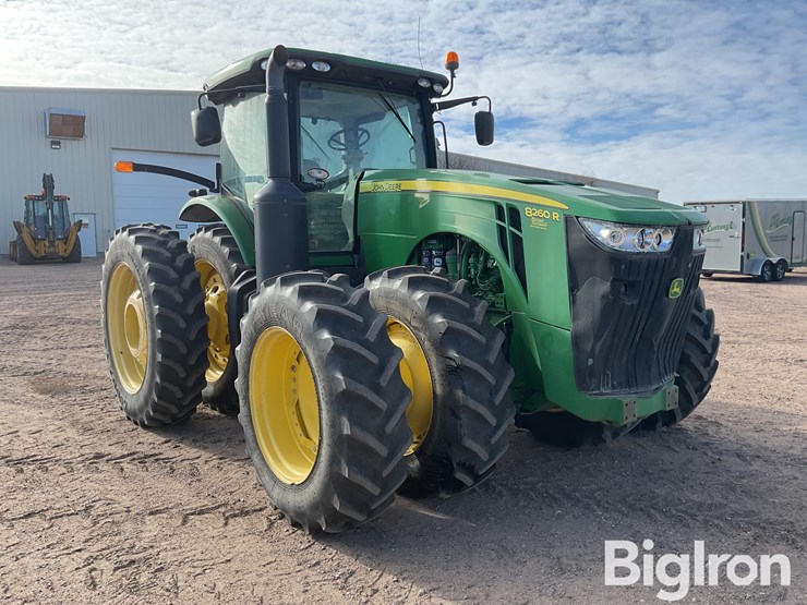 john-deere-8260r-image-3