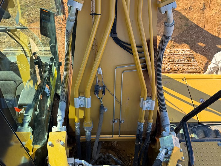 caterpillar-320-image-37