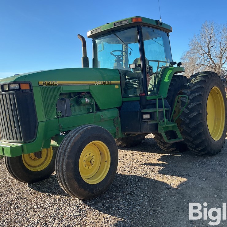 JOHN DEERE 8200
