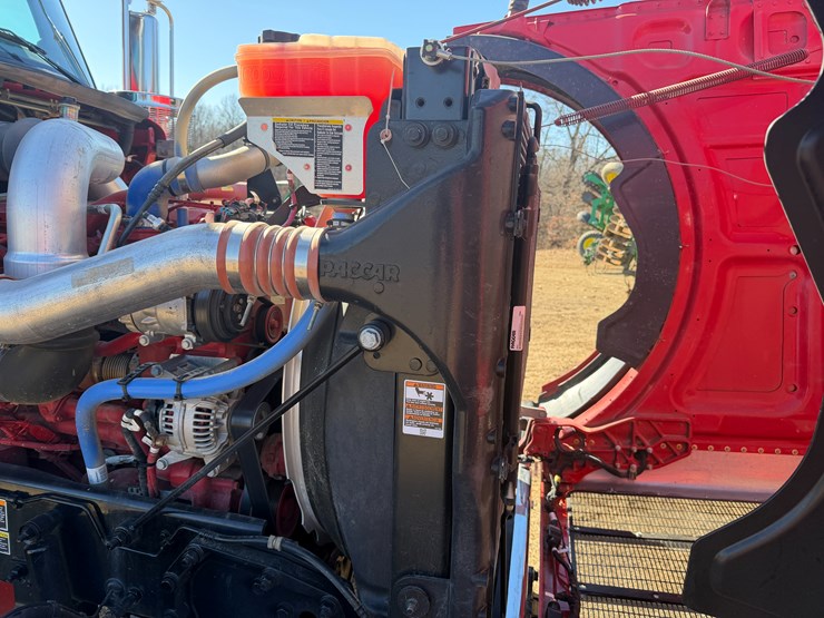 peterbilt-589-image-68